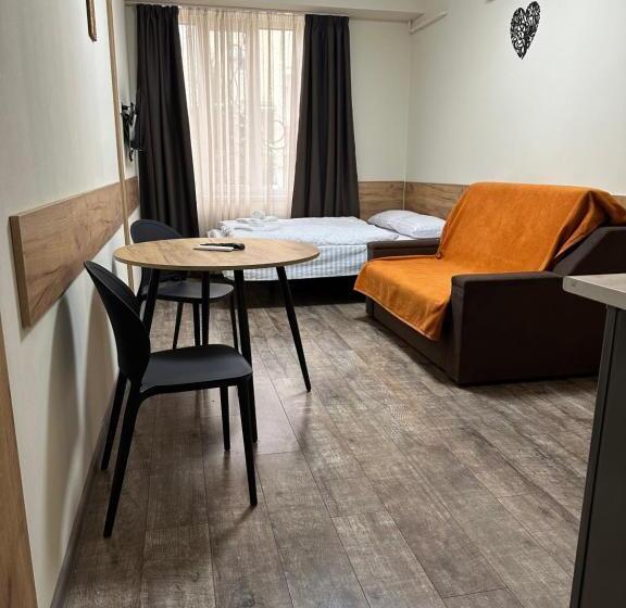 اتاق استاندارد چهار تخته, Modern Apartments Uzhgorod