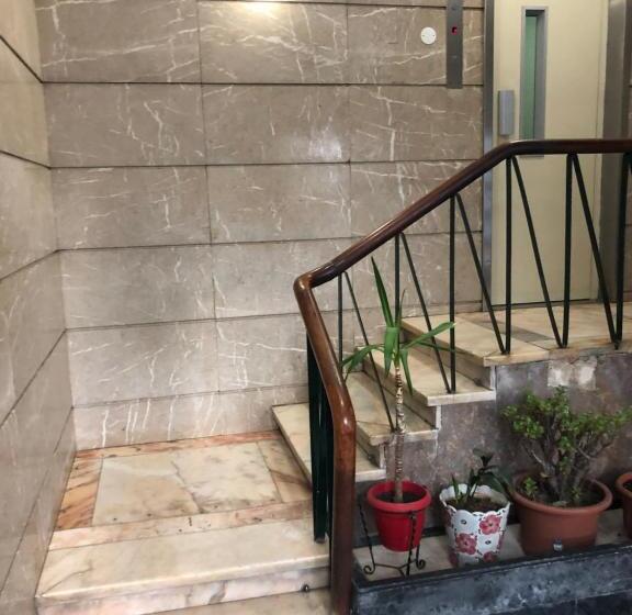 اتاق استاندارد یک تخته با بالکن, 99 Flowers Flat