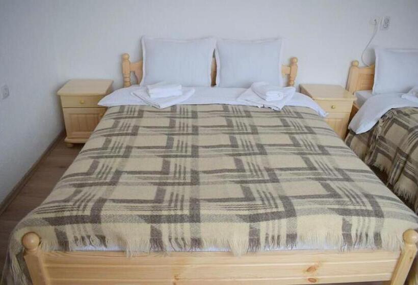 Четырехместный Номер Стандарт, Guest House Meraklii