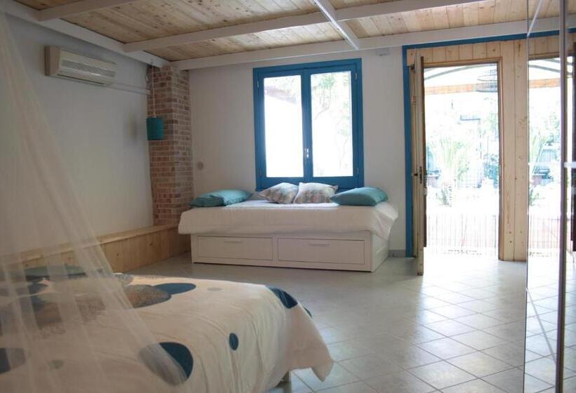 کلبه ییلاقی, Blue B&b