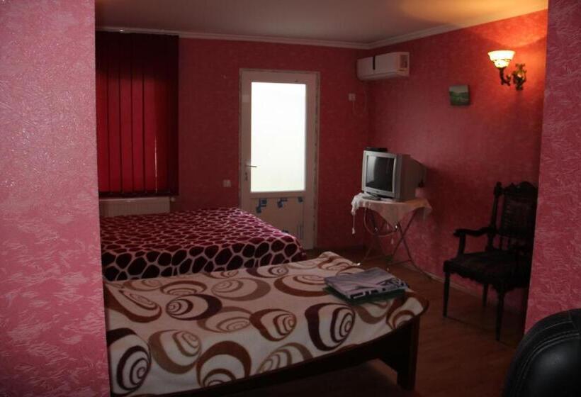 اتاق استاندارد سه نفره, Guesthouse David