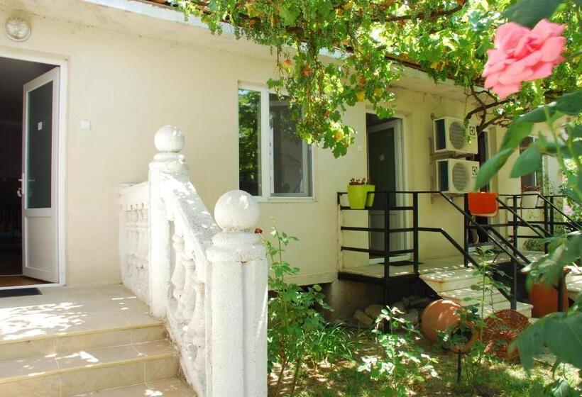 اتاق استاندارد سه نفره, Guesthouse David