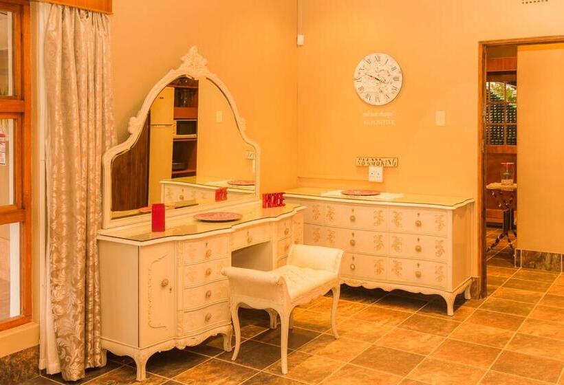Трехместный Номер Deluxe, Karoo Fountain Luxury Guesthouse