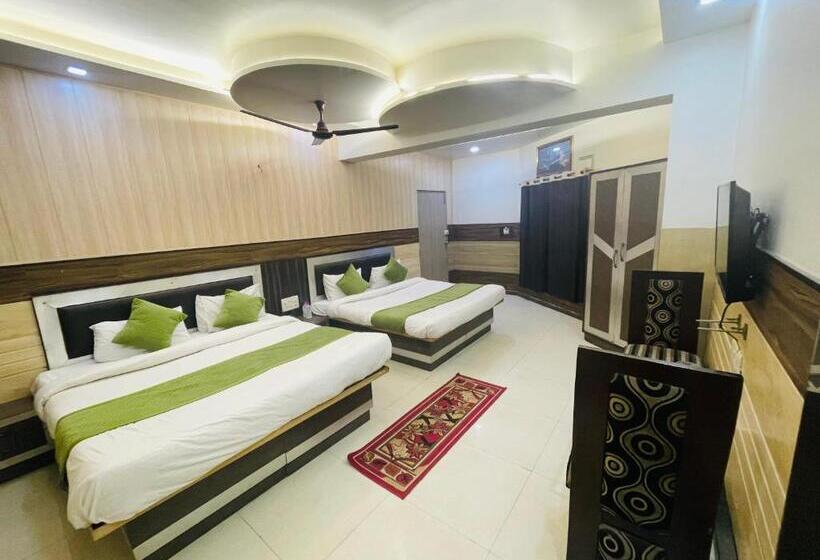 Superiorrum King Size Säng, Alpine By The Golden Taj Group And Hotels