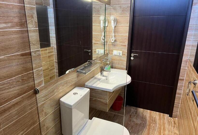 اتاق راحتی سه تخته, Kent Hotel & Restaurant Kent Beach