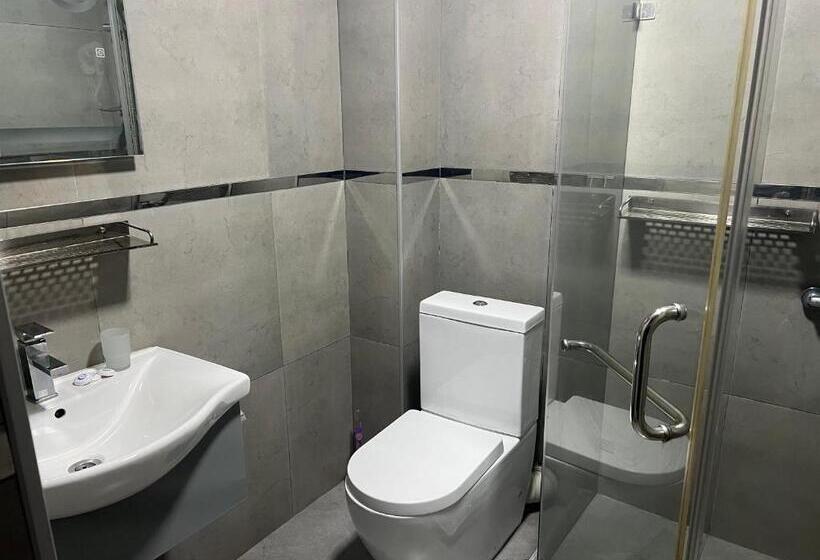 اتاق استاندارد سه تخته با بالکن, Kent Hotel & Restaurant Kent Beach