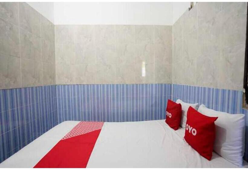 스탠다드 룸 킹사이즈 침대, Oyo Life 93061 Kost Vicky Syariah