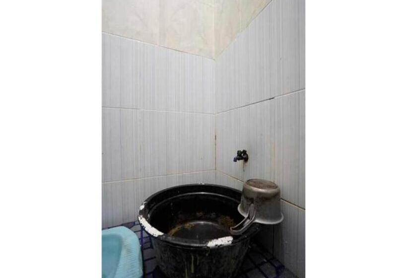 스탠다드 룸 킹사이즈 침대, Oyo Life 93061 Kost Vicky Syariah