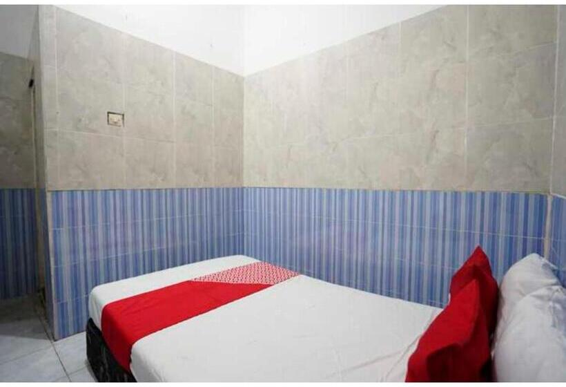 스탠다드 룸 킹사이즈 침대, Oyo Life 93061 Kost Vicky Syariah