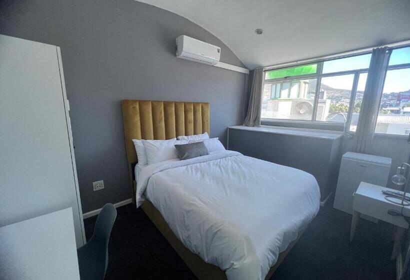 سوییت با چشم‌انداز کوه, M & B Backpackers