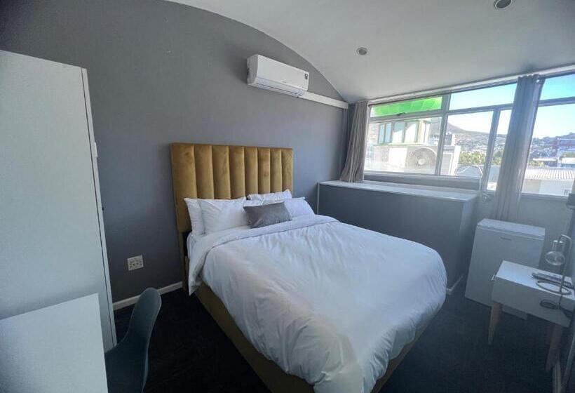 سوییت با چشم‌انداز کوه, M & B Backpackers
