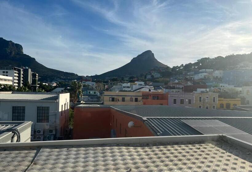 سوییت خانوادگی, M & B Backpackers