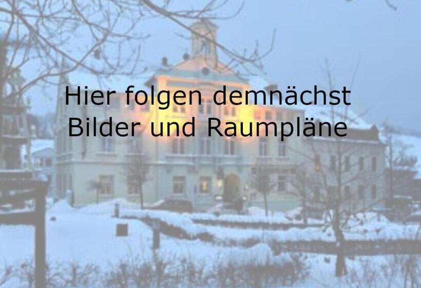 Семейный Номер, Rathaus