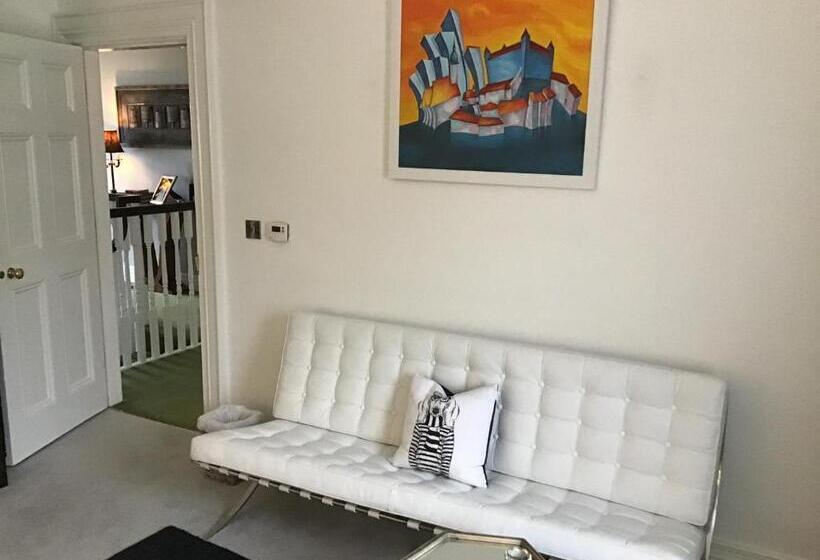 Номер Deluxe, Ten Beacon Hill