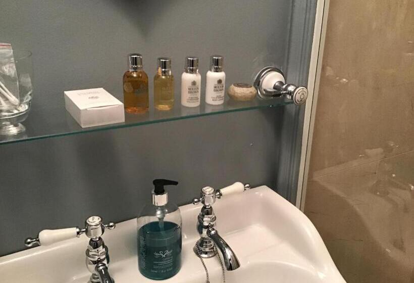 Номер Deluxe, Ten Beacon Hill