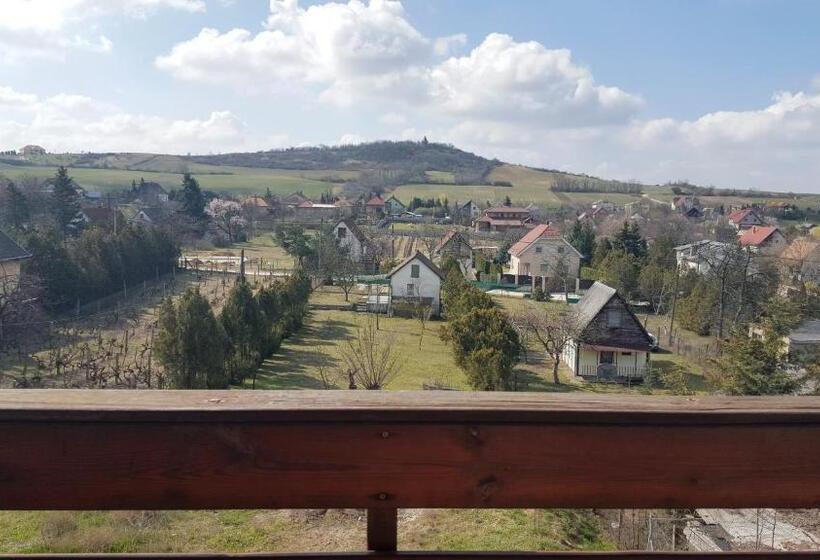 Семейный Номер, Manoka Guest House