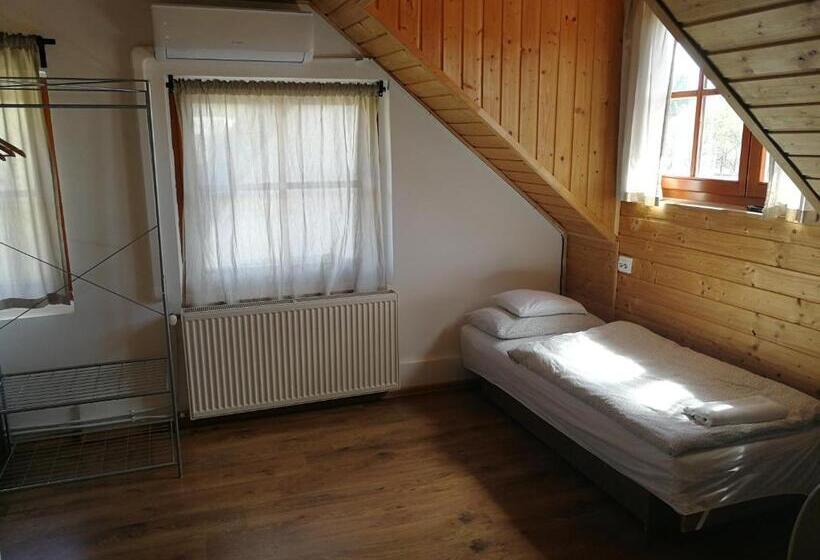 Номер Стандарт Трехместный, Manoka Guest House