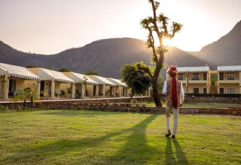 Suite with lake view, Ratan Villas Sariska