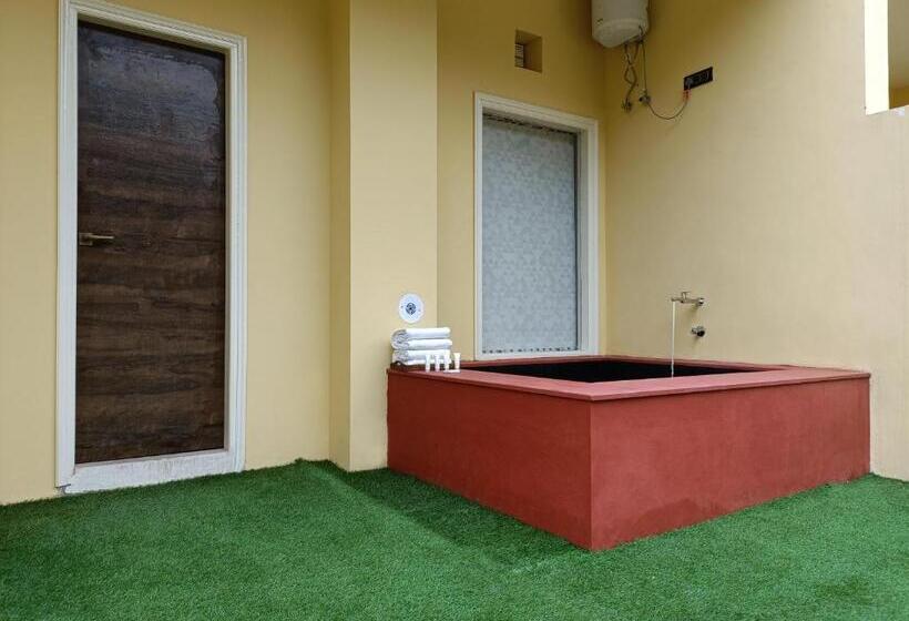 带花园景观和一个卧室的别墅, Ratan Villas Sariska