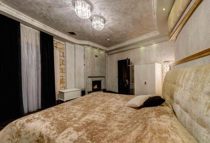 اتاق لوکس سه تخته, Chateau Rond Boutique Hotel & Spa
