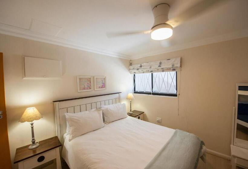 Апартаменты 3 Спальни Вид на Море, Plett Beachfront Accommodation