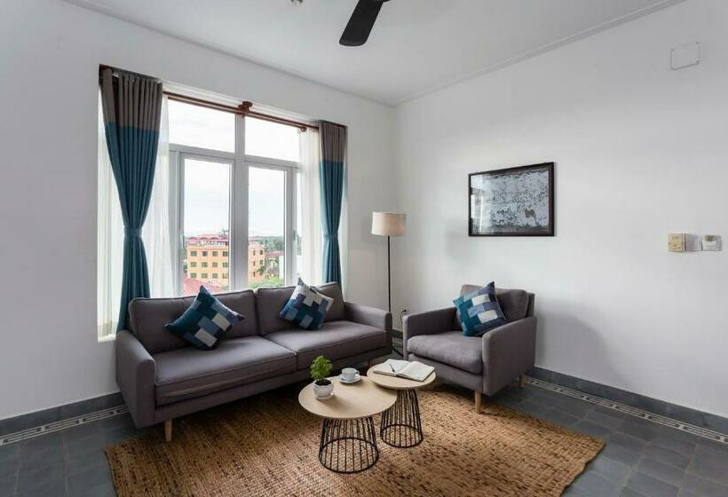 اتاق سوپریور سه تخته, Boutique Kampot