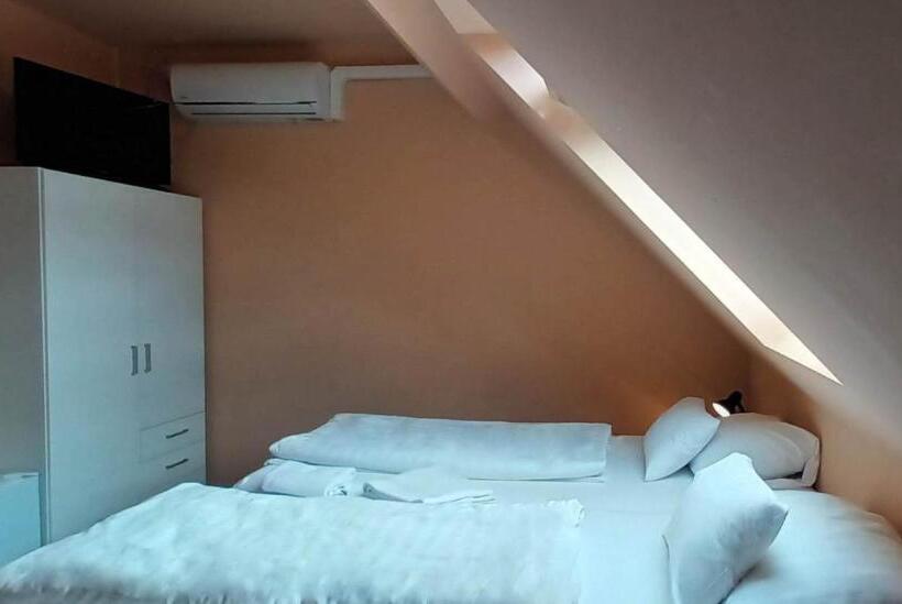 Quarto Economy, Unicornis