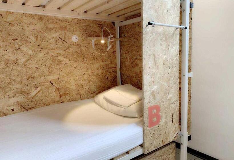 Bed in Shared Room with Shared Bathroom, Mio Hostel