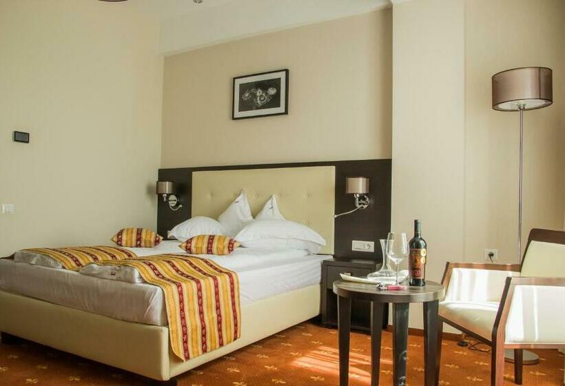 سوییت خانوادگی, Salis Hotel & Medical Spa