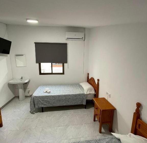 バス共有のスタンダードルーム, Hostal La Campiña