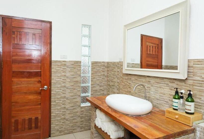 سوییت با چشم‌انداز استخر, Seapearl Of Alona