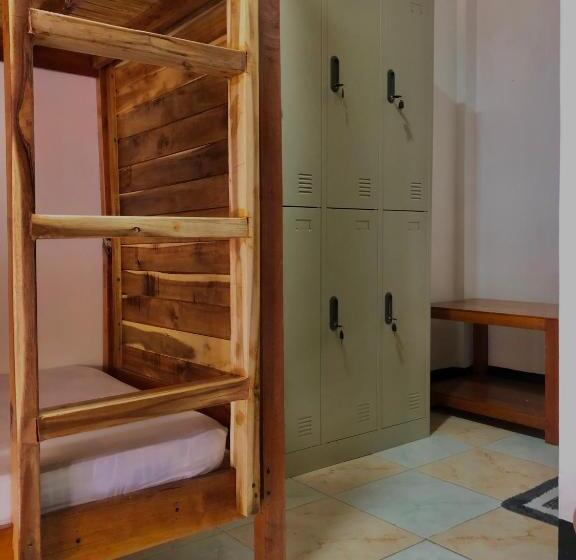 Кровать в Общей Комнате, Hello Hostel