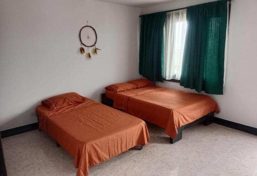 Quarto Triplo Estandar Banheiro Compartilhado, La Iguana Café Y Más
