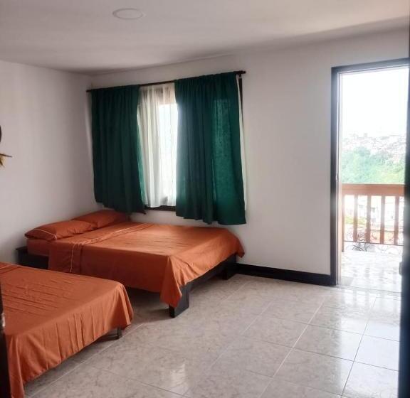 Quarto Triplo Estandar Banheiro Compartilhado, La Iguana Café Y Más
