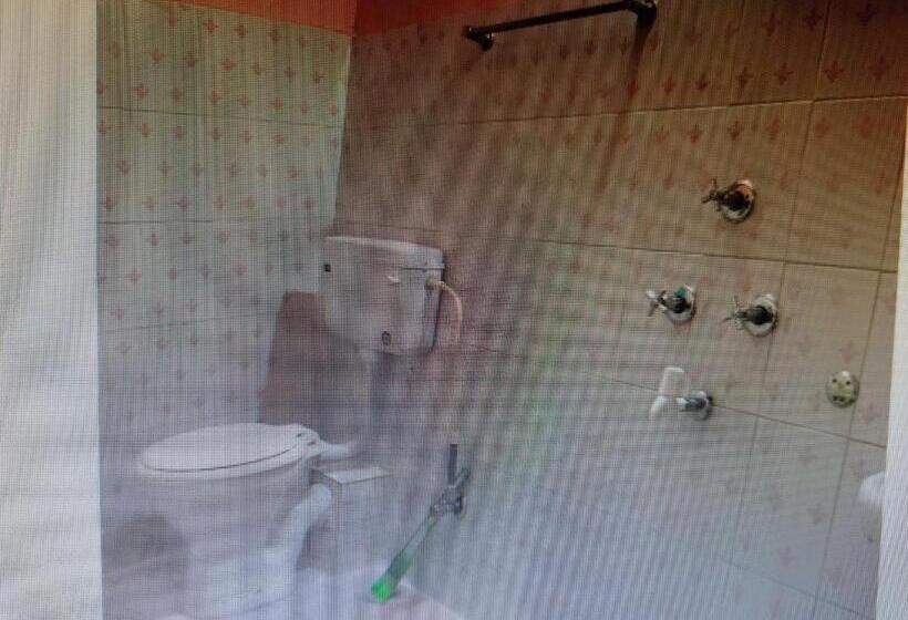 اتاق کلاسیک سه تخته, Oyo Hotel Demazong