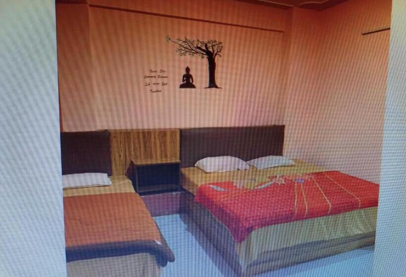 اتاق کلاسیک سه تخته, Oyo Hotel Demazong