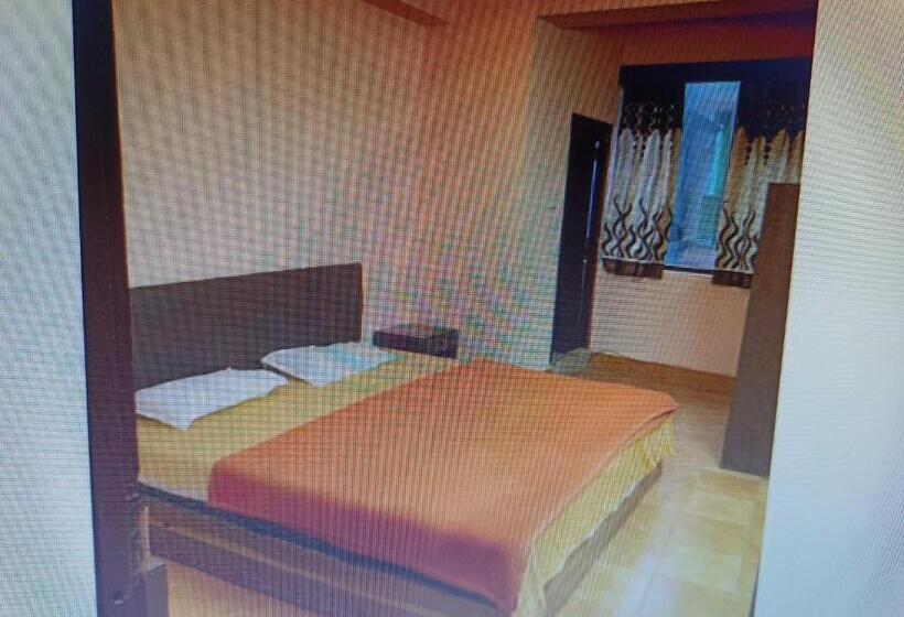 اتاق کلاسیک سه تخته, Oyo Hotel Demazong
