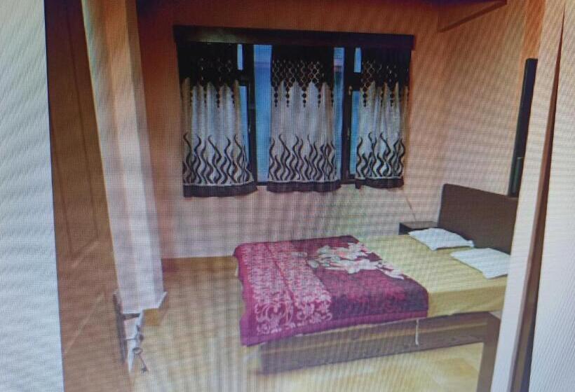 اتاق کلاسیک سه تخته, Oyo Hotel Demazong