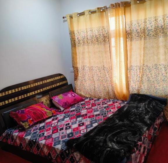 اتاق استاندارد با چشم‌انداز کوهستان, Magray Guest House