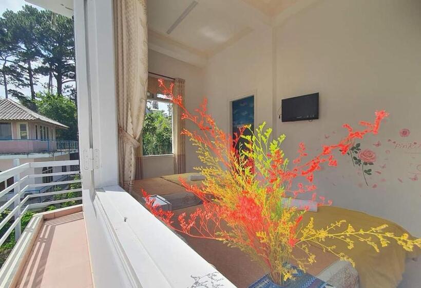 اتاق استاندارد چهارنفره با چشم‌انداز باغ, Conico Luxury Hotel Dalat