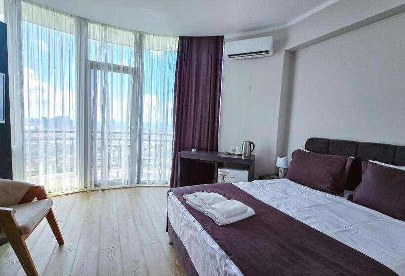 اتاق لوکس با بالکن و چشم‌انداز دریا, Hillside Inn