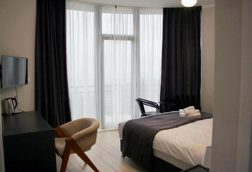 اتاق لوکس با بالکن و چشم‌انداز دریا, Hillside Inn