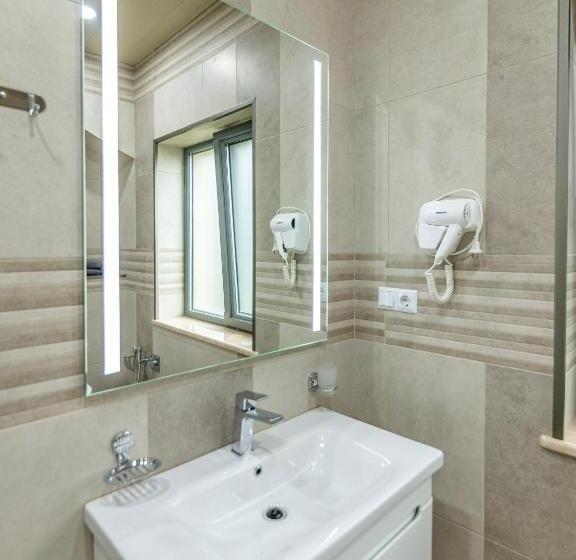 اتاق سوپریور با تخت بزرگ, Hillside Inn
