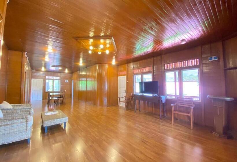 패밀리 룸 산 전망, Super Wonderful 5 Bedrooms With Bathroom Villa Marion Tomohon