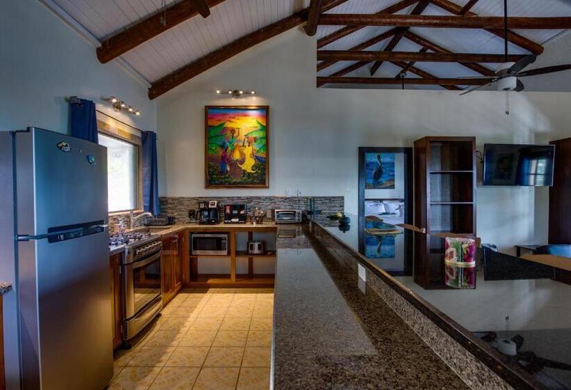 Люкс Superior Вид на Море, Mariposa Belize Beach Resort