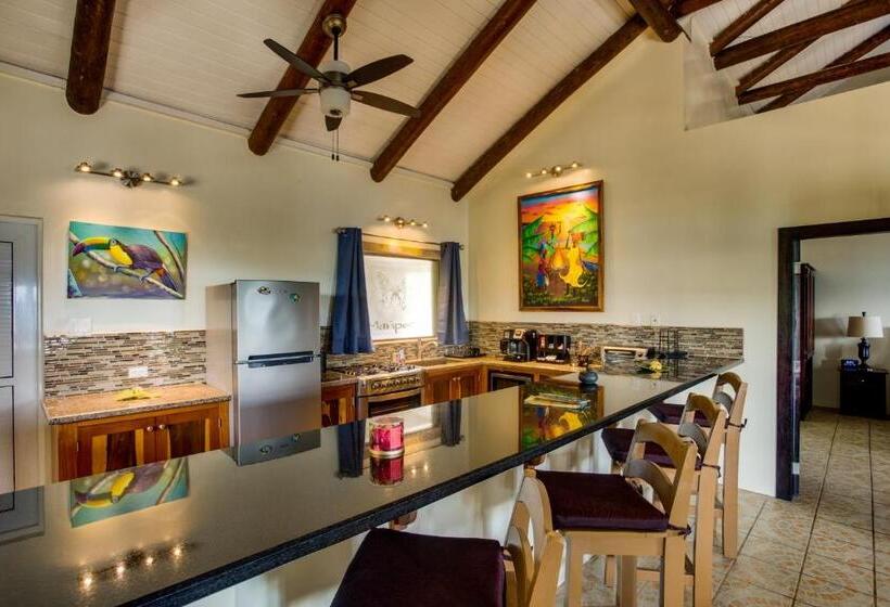 Люкс Superior Вид на Море, Mariposa Belize Beach Resort
