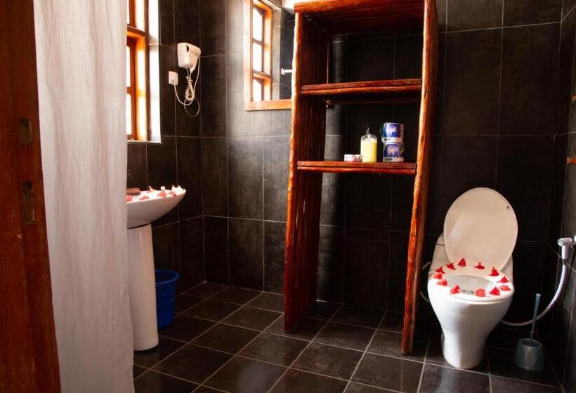 Трехместный Номер Deluxe Вид на Сад, Moonshine Uroa Boutique