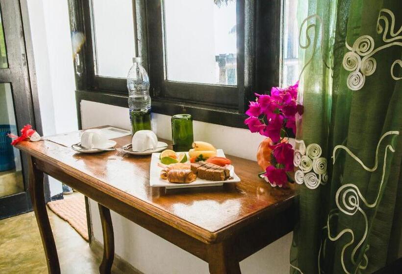 Бунгало Deluxe, Moonshine Uroa Boutique