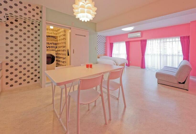 Номер Стандарт, Wallaby House