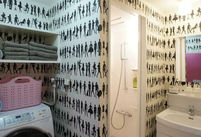 Номер Стандарт, Wallaby House